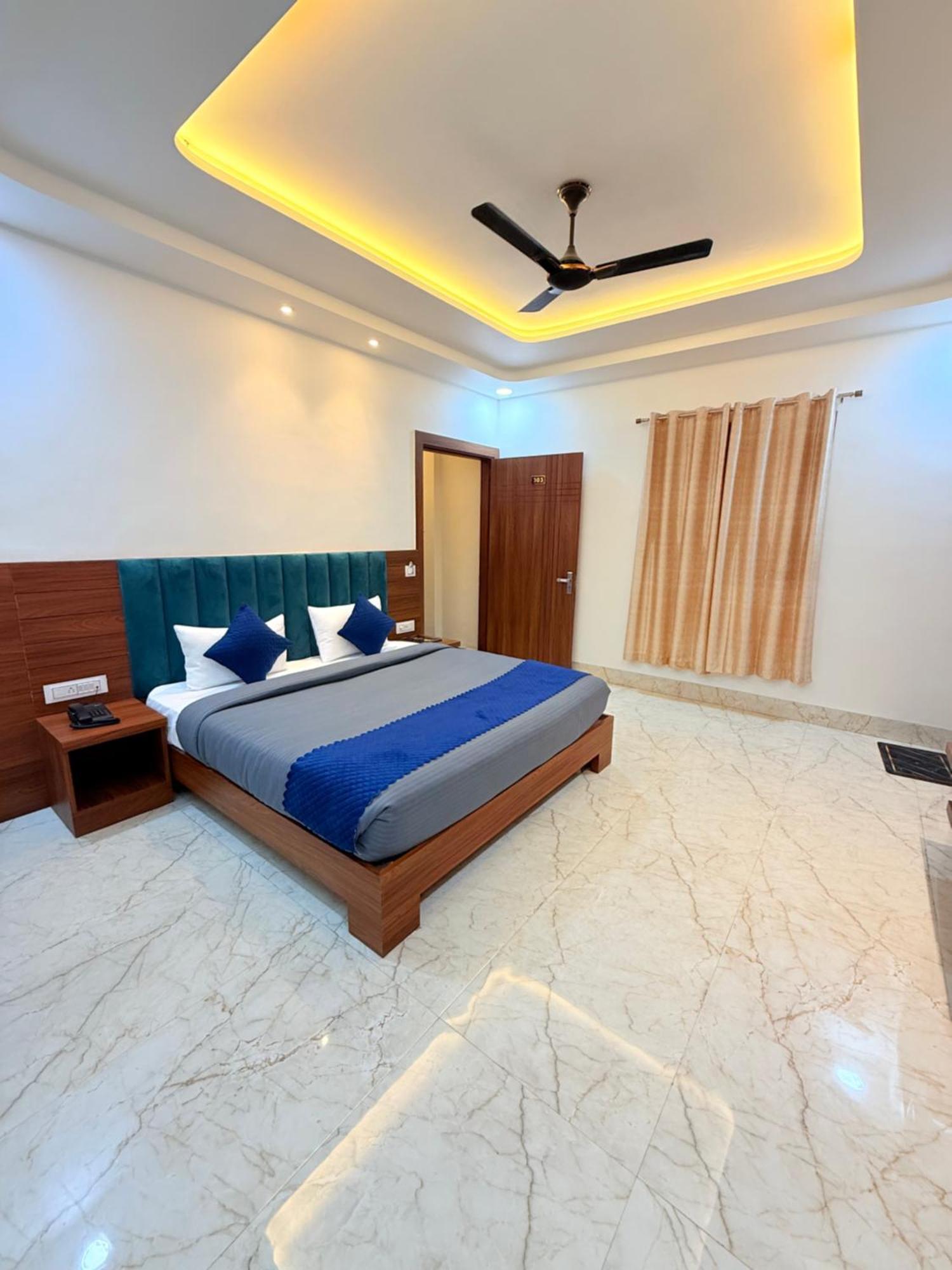 Hotel Tulip Light Mathura Exterior photo