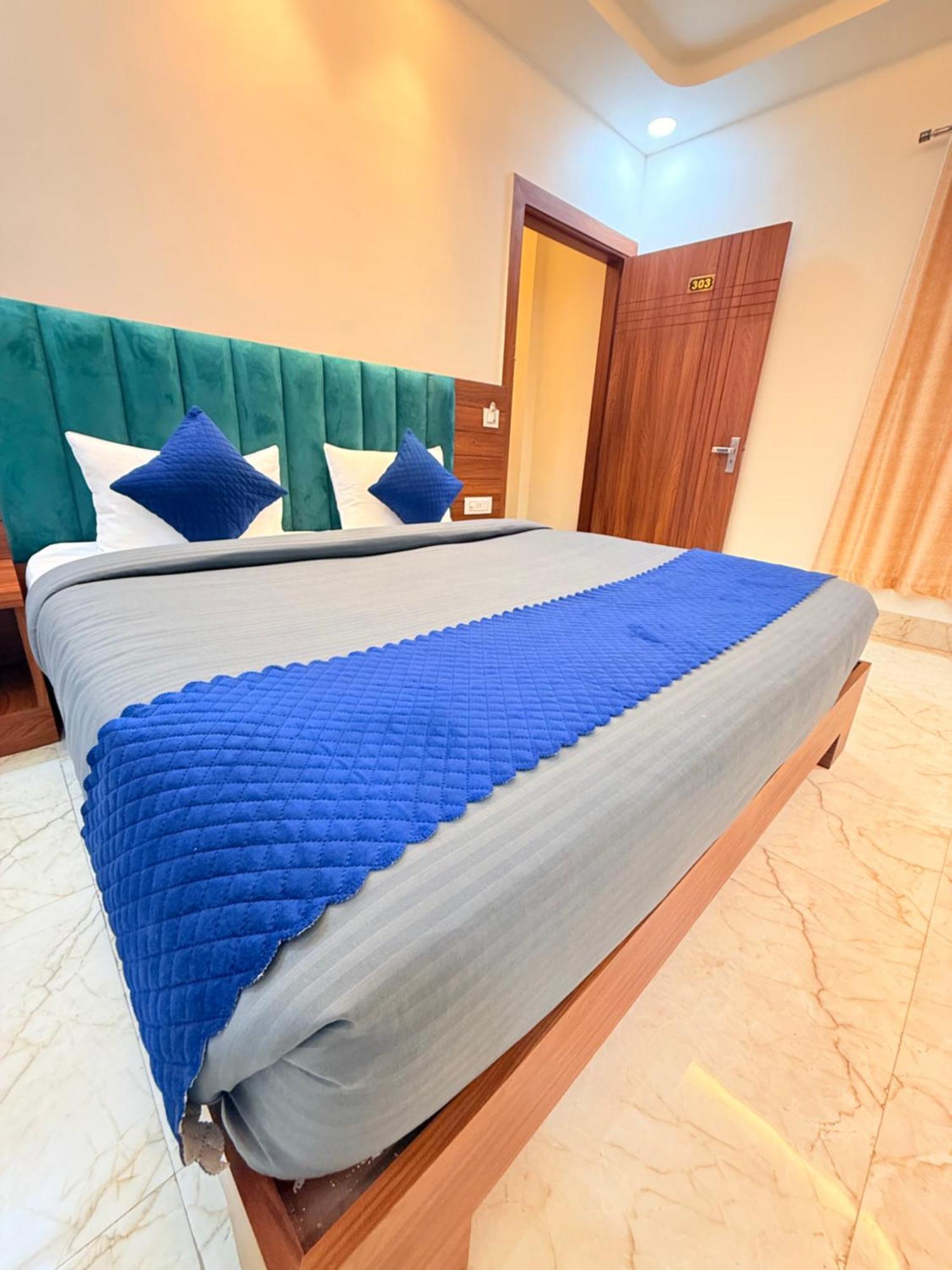 Hotel Tulip Light Mathura Exterior photo
